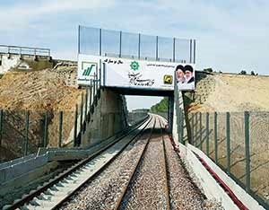 خط هشت مترو، سر و صدا به پا کرد