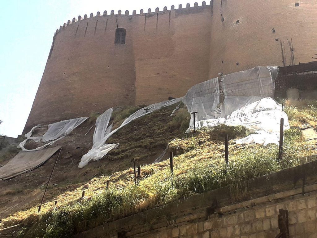 آیا قلعه فلک‌ الافلاک تعادلش را از دست داده است؟ ریزش تپه چه بلایی بر سر دژشاپورخواست می‌آورد؟