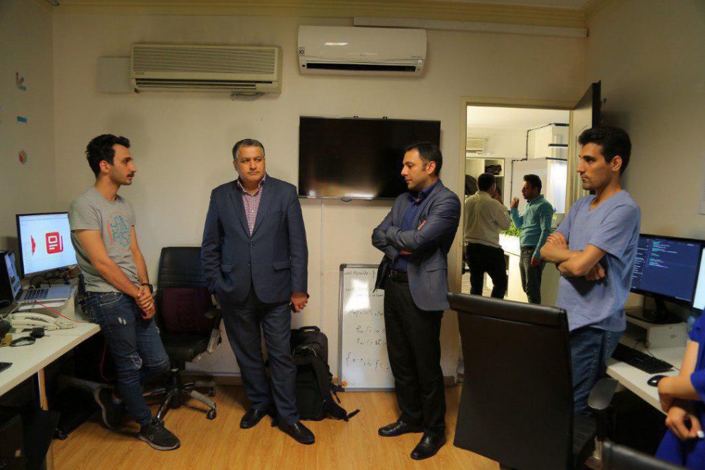 بازدید رئیس بنیاد سینمایی فارابی از مجموعه دانش بنیان فراکاو ؛ گزارش این بازدید