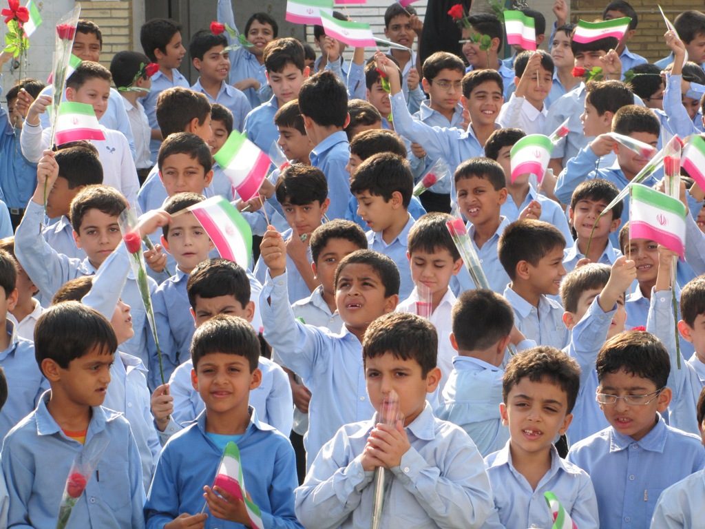کلیپ شادی دانش اموزان