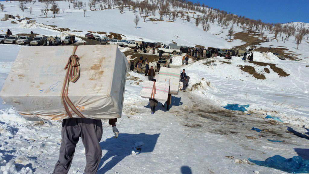 کولبر قاچاقچی نیست مردی است که غم نان دارد