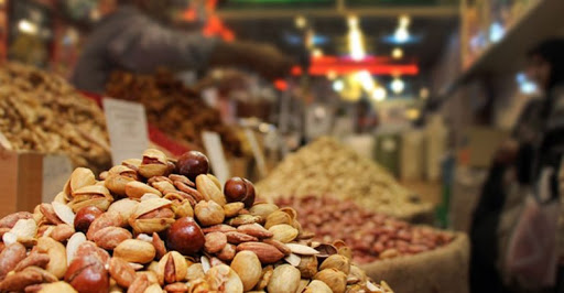 خرید آجیل عید به چه قیمتی؟ برخی از مردم خطر ویروس کرونا را جدی نمیگیرند