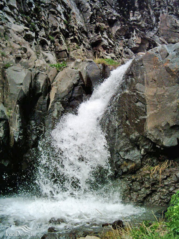 آبشار بلوکان میانه