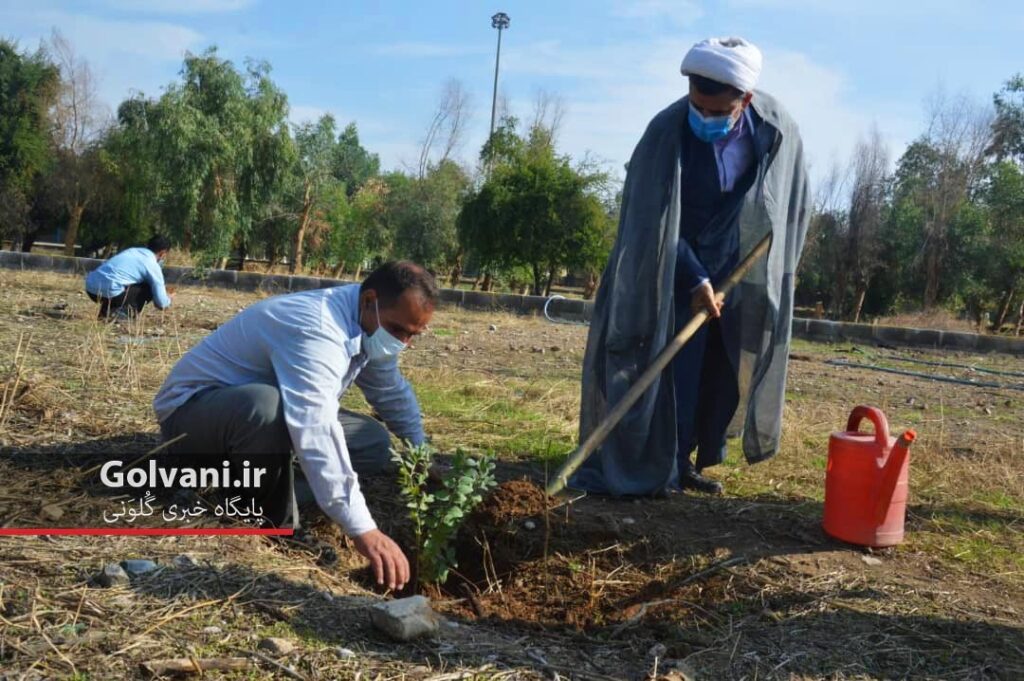 برگزارى آيين درختكارى به مناسبت بزرگداشت شهداى ٤ آذر ١٣٦٥ شهرستان انديمشك