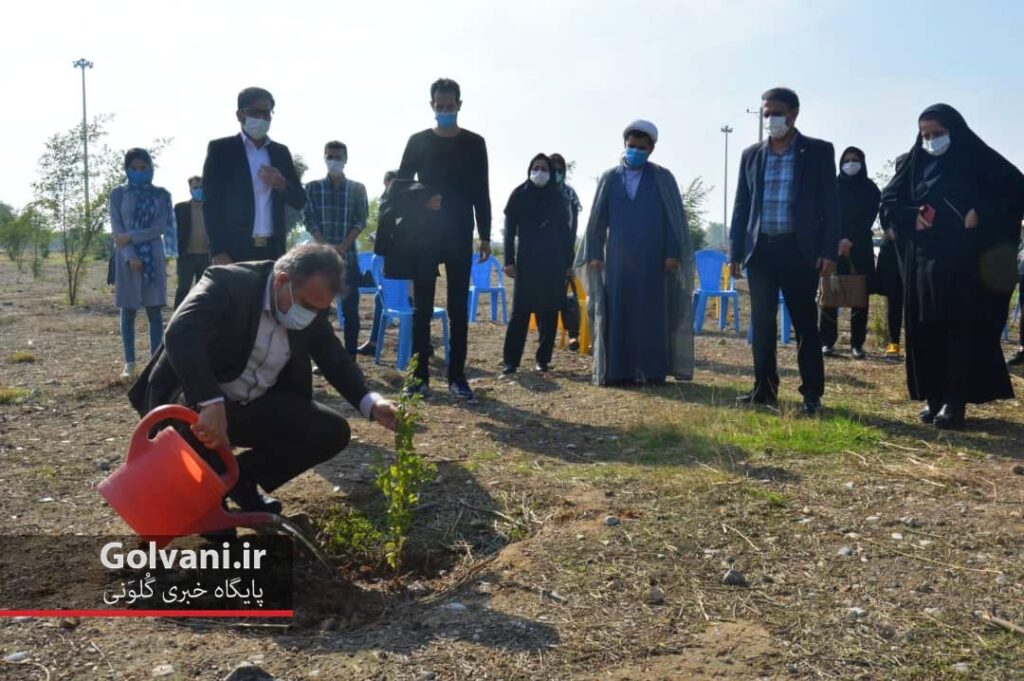 برگزارى آيين درختكارى به مناسبت بزرگداشت شهداى ٤ آذر ١٣٦٥ شهرستان انديمشك