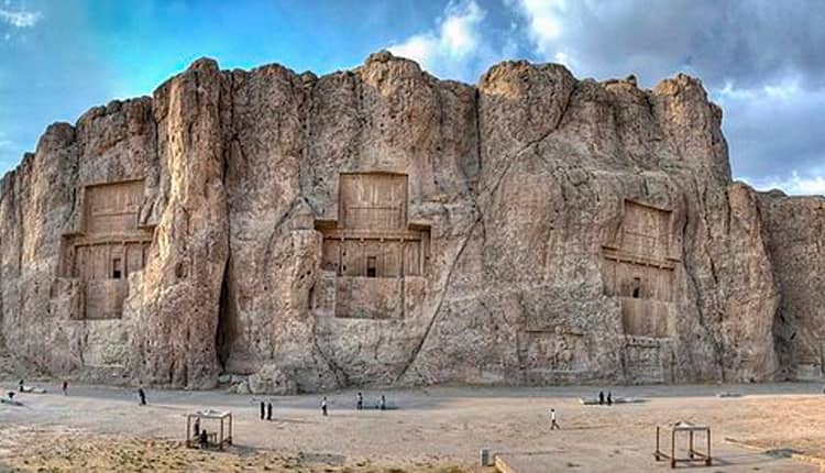 نقش رستم شاهدی بر افول دیوانسالاری در ایران