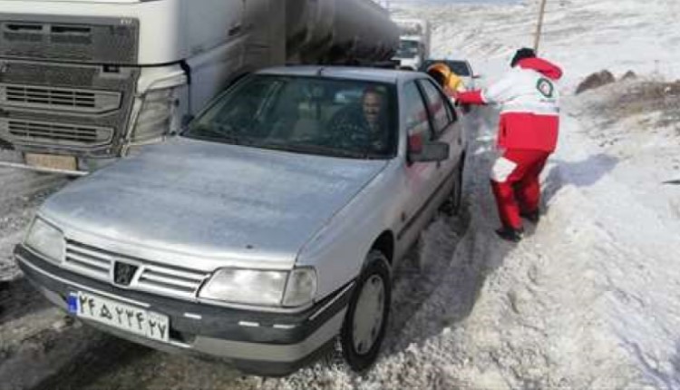 ۲۰ خوردو گرفتار در برف و کولاک در محور گردنه قوری گل چالدران
