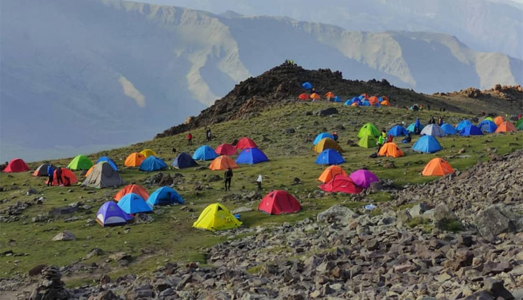 صعود به قله در ایران؛ از عروسی در دماوند تا مرگ در تنهایی