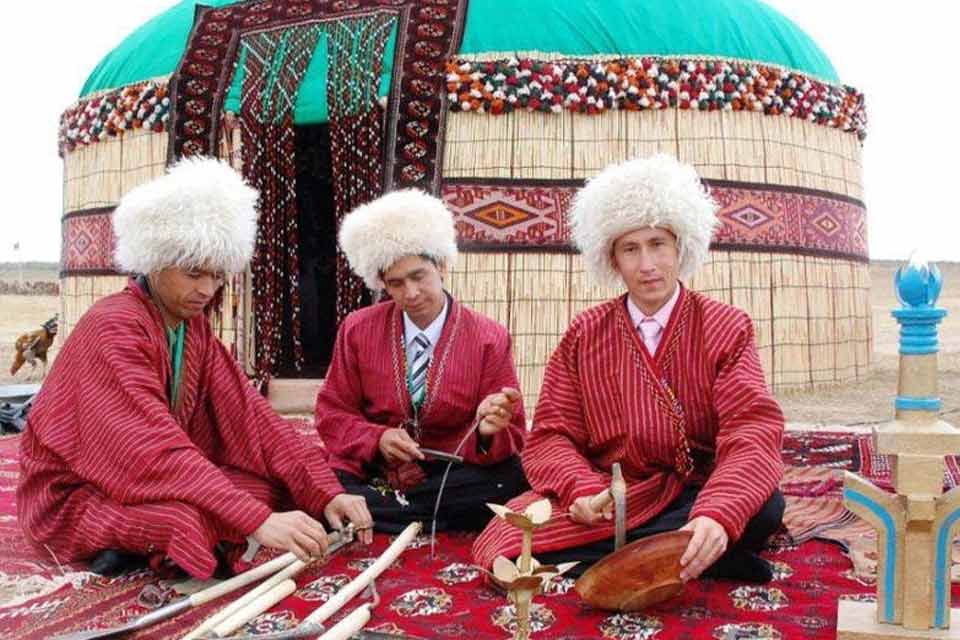شاخه اوغوز زبان و فرهنگ و هویت ترک تباران غرب آسیا