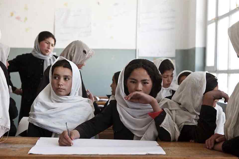 چرا قوانین مهاجرتی برای افغانستانی ها به سوختن تر و خشک انجامید