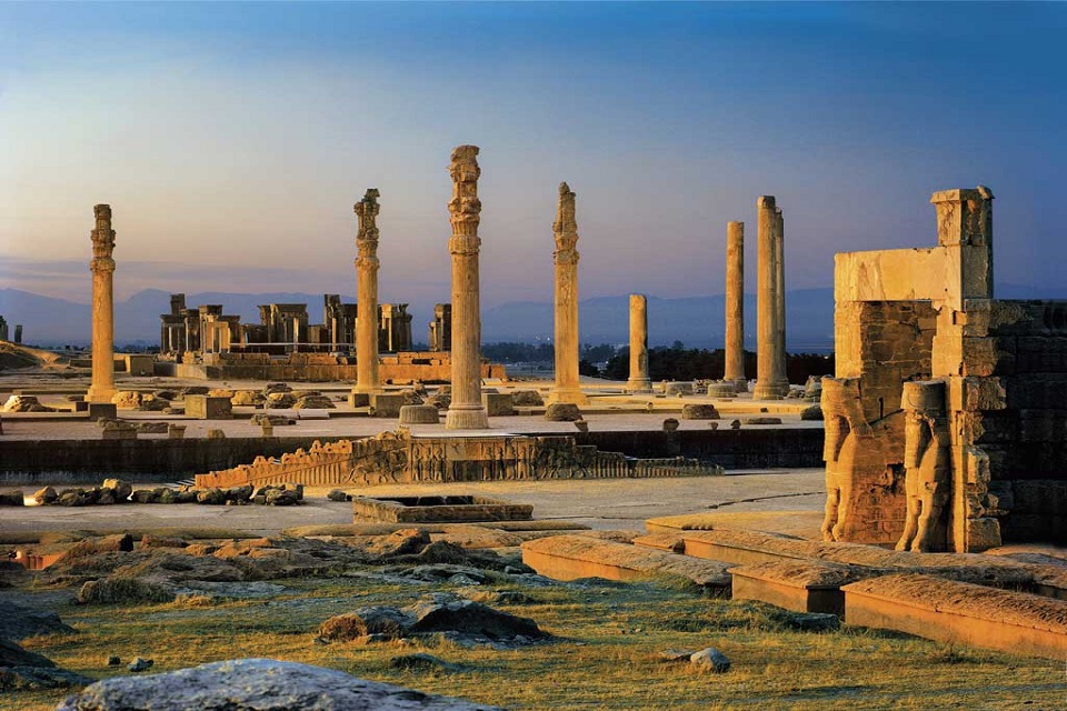 پارسه و پاسارگاد تختگاه سیاسی