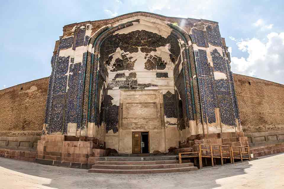 مسجد آبی تبریز شاهکار معماری دوره ایلخانی