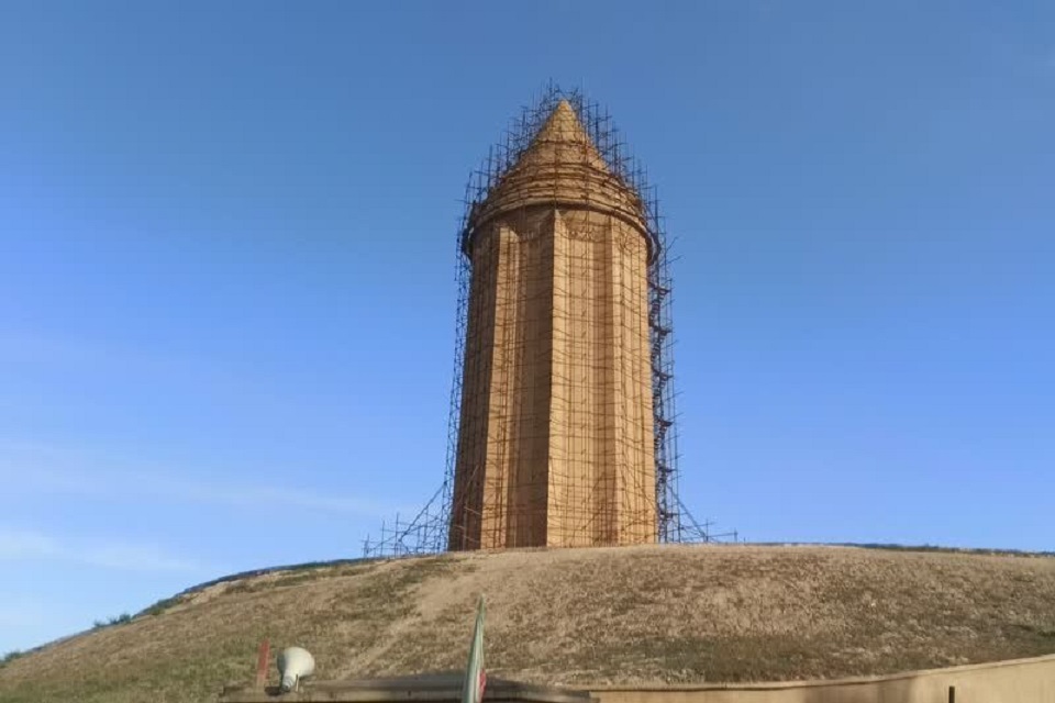 پایان حصار 6 ساله فلزی گنبد قابوس بلندترین بنای آجری جهان