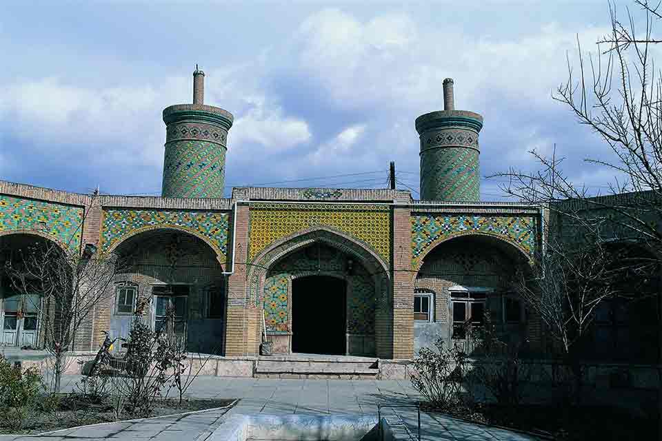 آغاز مرمت مشارکتی مسجد و مدرسه خانم زنجان