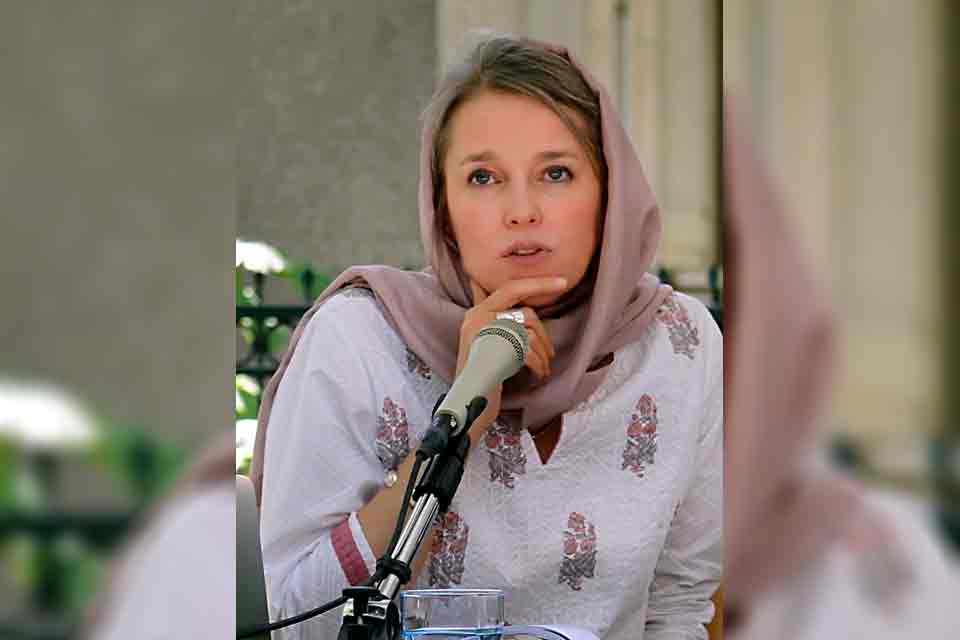 رازهای عرفان و شعر فارسی در نگاه لیلی انور