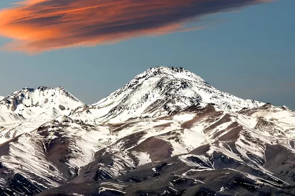 سبلان با تاج سپید پاییزی دوباره قد برافراشت
