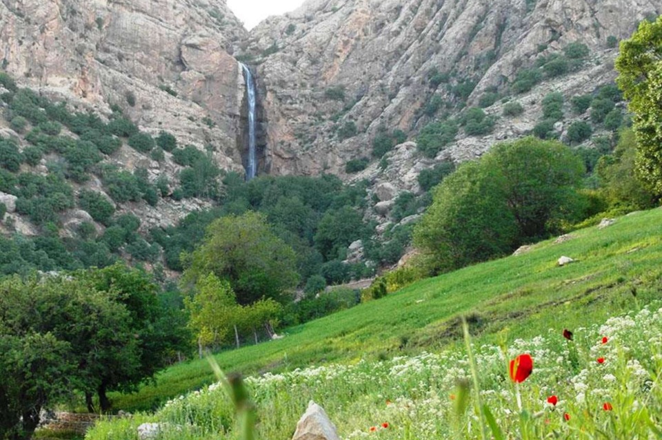 بحران آب در دنا؛ مطالبه مردم برای حفظ آبشار بهرام‌بیگی