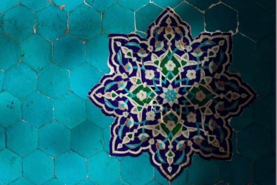 خاموشی تدریجی یک هنر درخشان؛ چرا کاشیکاری ایرانی به حاشیه رانده شد؟