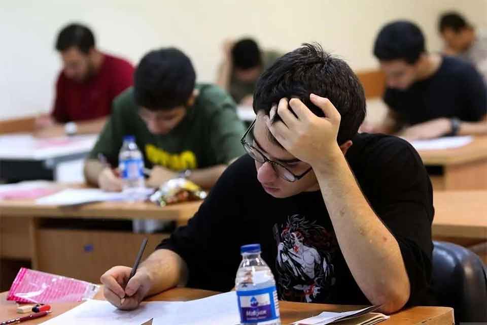 درخواست تعویق آزمون سراسری (کنکور) به دلیل فشردگی امتحانات نهایی