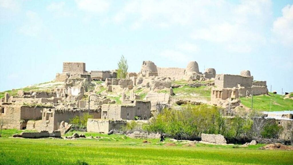 قلعه تاریخی کاج درگزین