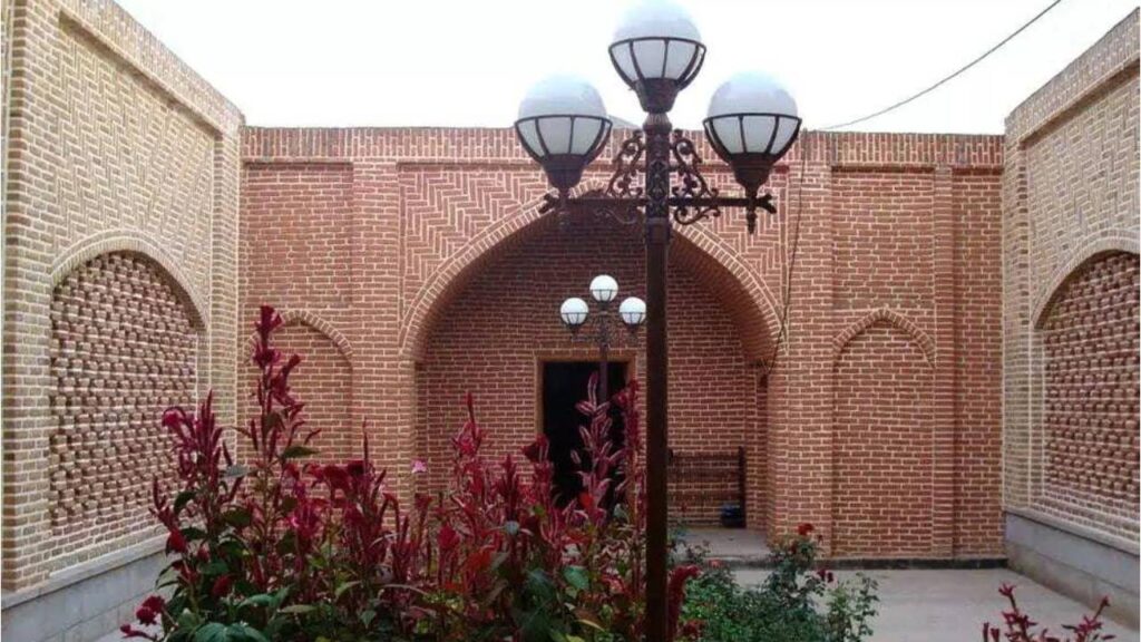 از خوش‌گناب تا گلشن راز