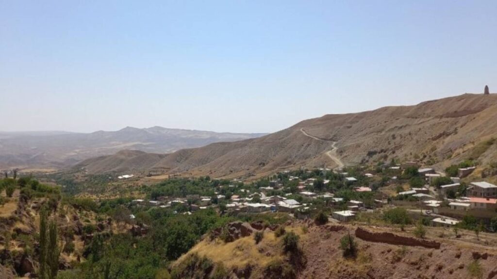 خویین؛ روستایی که تاریخ و زبان در آن هنوز زنده‌اند