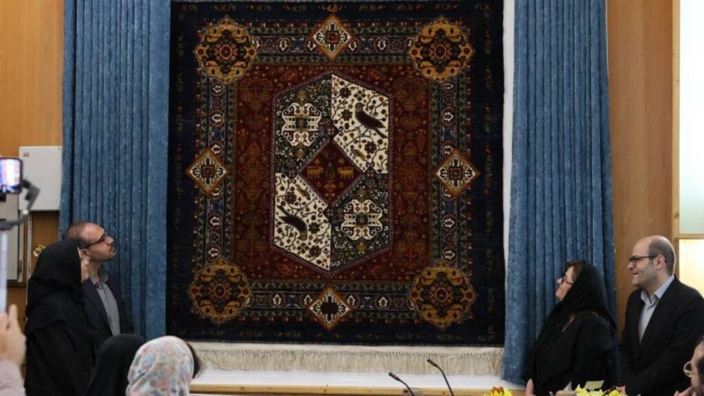 رونمایی از فرش چهارنقش شیراز