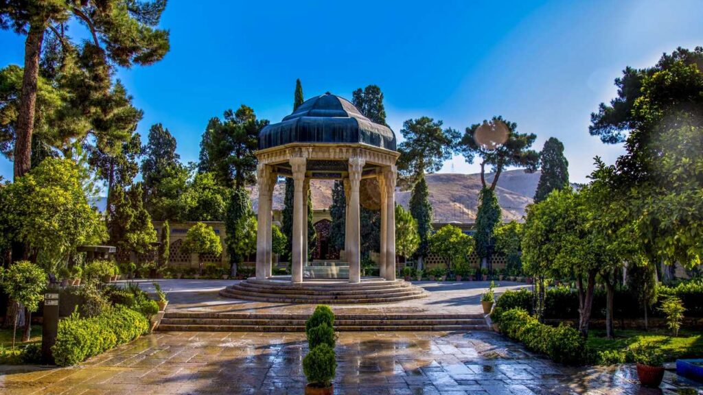 اخلاق در جامعه امروز؛ گمشده‌ای که باید پیدا کنیم