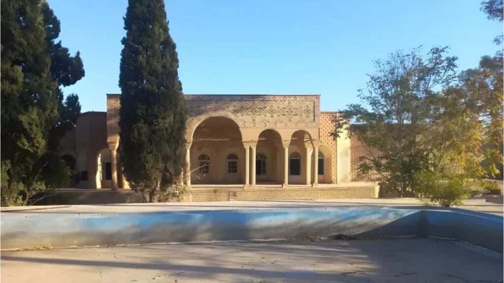 عمارت ۱۲۰ ساله شرکت فرش کرمان هتل سنتی می‌شود