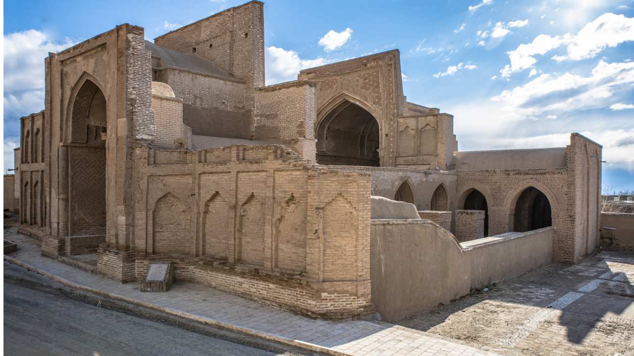 مرمت مسجد جامع فرومد در انتظار اعتبار